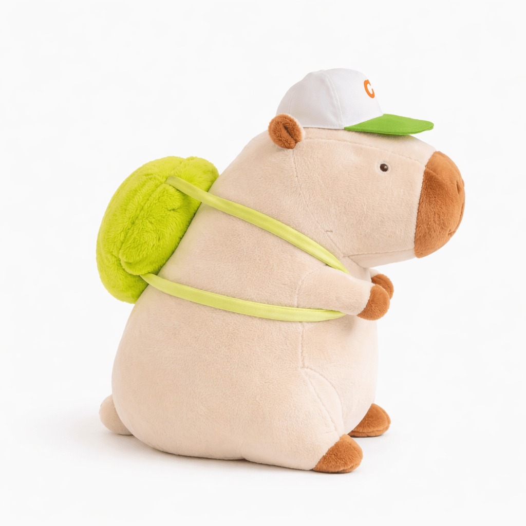 kuscheltierland Beige / 23cm Süßes Capybara Kuscheltier mit Rucksack und Kappe