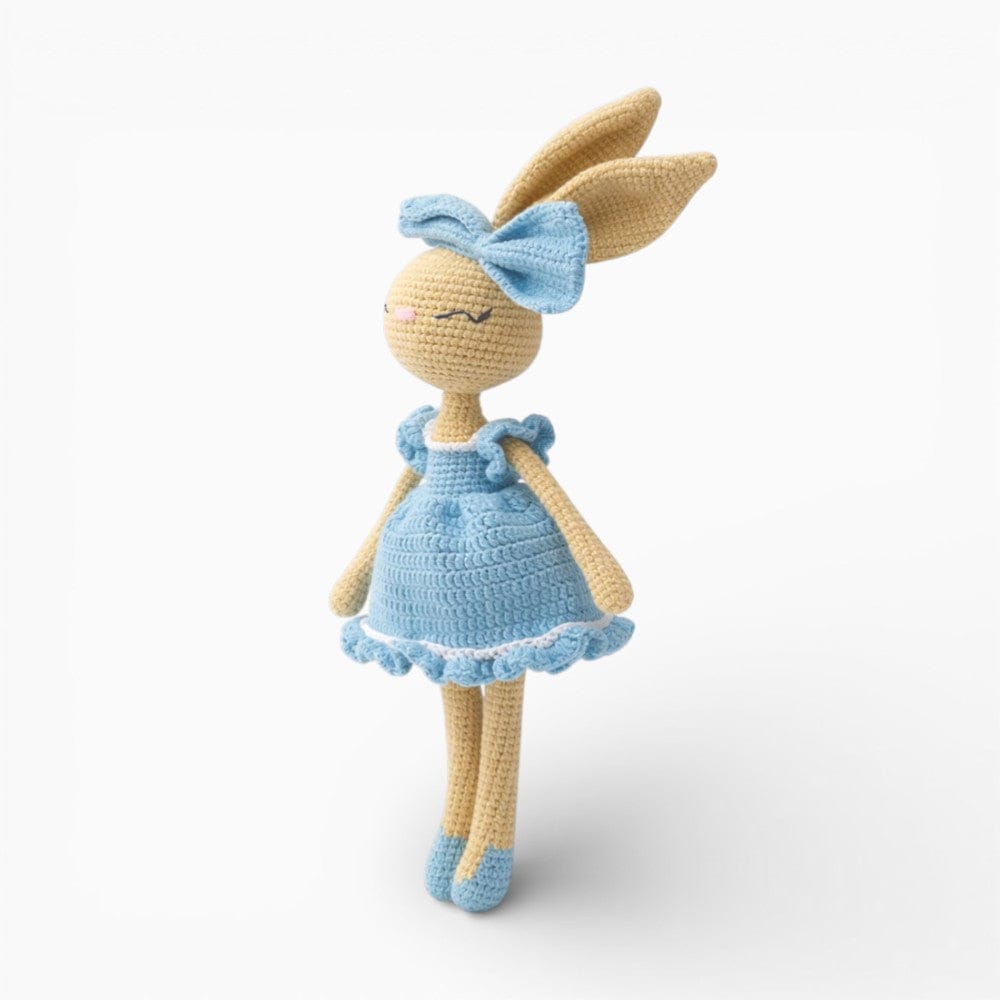 kuscheltierland Blau / 35 cm Gehäkelte Hasenpuppe im blauen Kleid