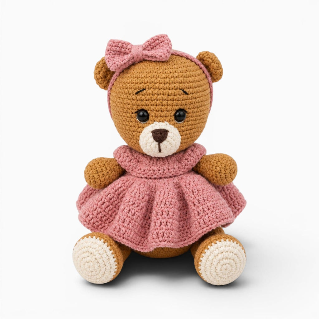 kuscheltierland Braun / 17cm Gehäkeltes Bären Kuscheltier im rosa Kleid