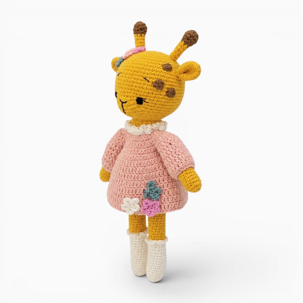 kuscheltierland Gelb / 26cm Gehäkeltes Giraffen Kuscheltier im rosa Kleid