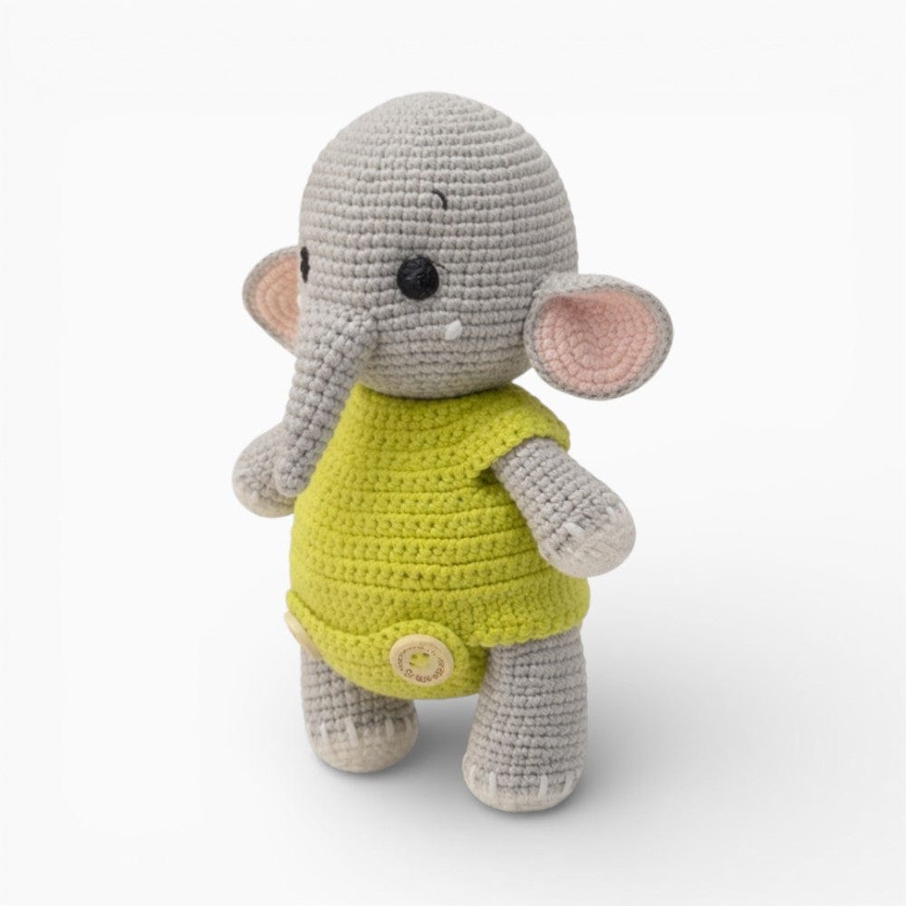 kuscheltierland Grau / 19 cm Gehäkelte Elefantenpuppe im grünen Outfit