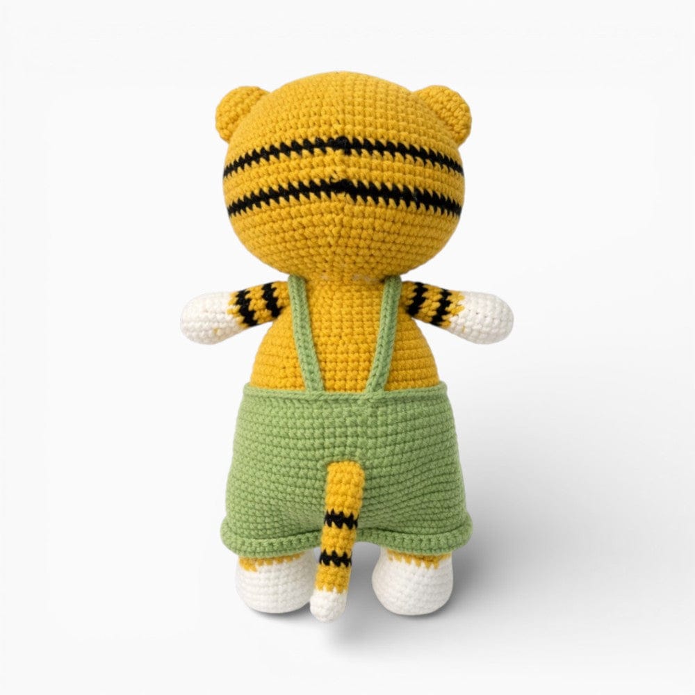 kuscheltierland Grün / 22 cm Gehäkelte Tigerpuppe in grüner Latzhose